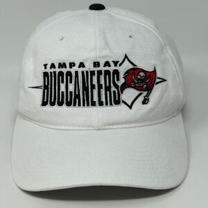 Vintage 90s Tampa Bay Buccaneers Hat Baseball Cap White NFL Starter Strapback